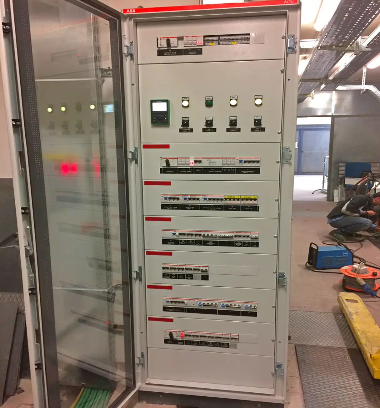 Instalación de tablero de distribución Eléctrica en planta Procesadora